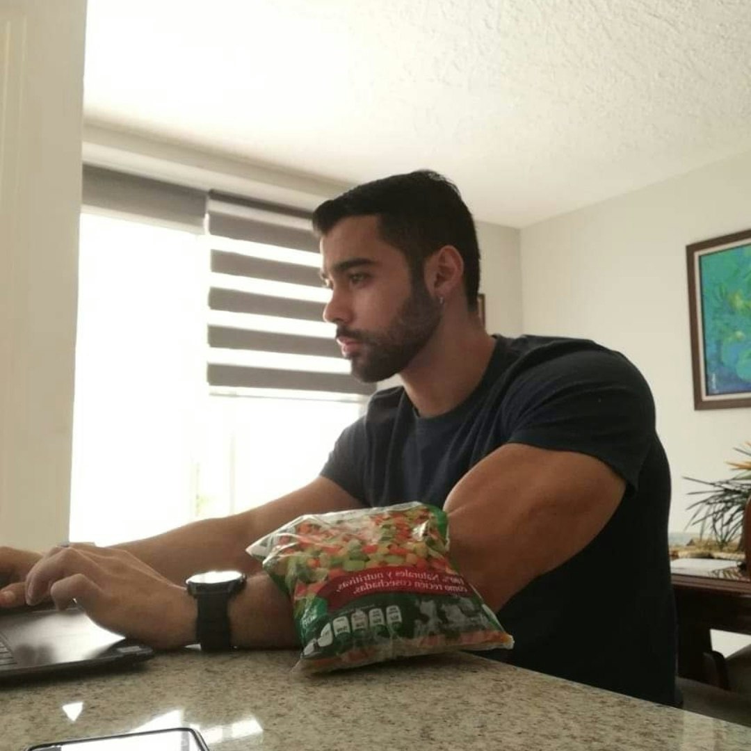 Gustavo Valles, LDN, MCH, SSRC